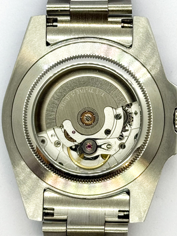 The display back allows you to see the movement of the Waterman 41MM Sports Watch