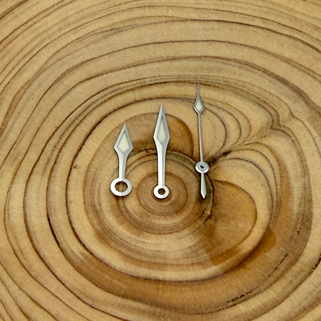 Ihe (spear) hands on a block of wood.